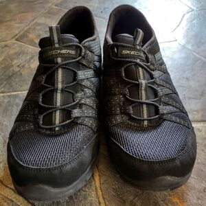 EUC Women's 8 1/2 Skechers